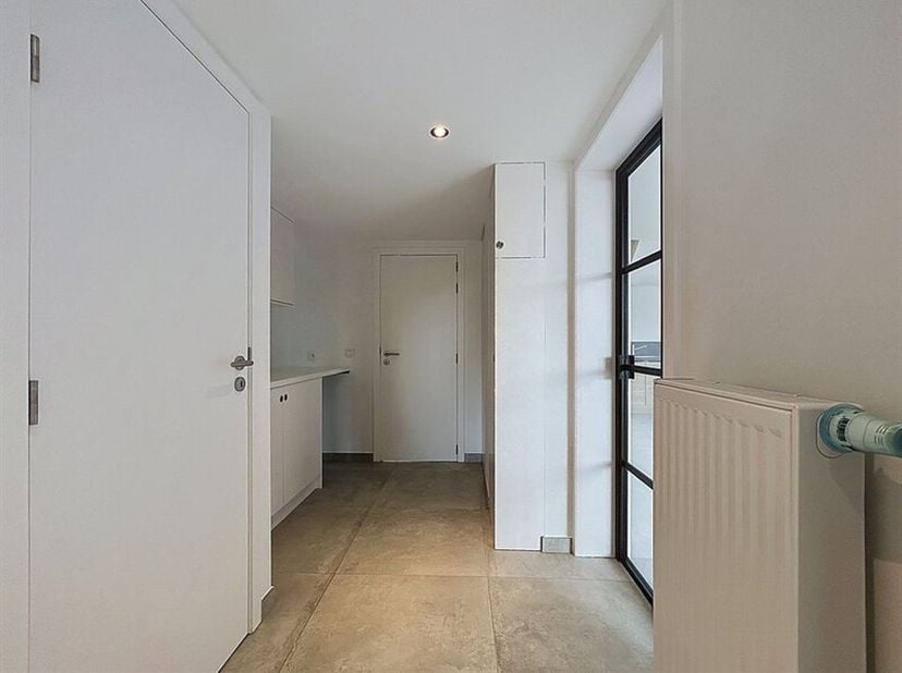 Magnifique appartement entièrement rénové situé au coeur de Dottignies, proche des commerces, écoles et de toutes les commodités.<br />
Aménagé dans u
