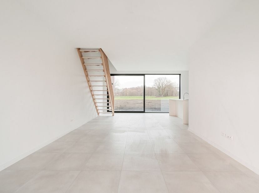 Deze halfopen nieuwbouwwoning is landelijk gelegen op slechts 5 km van het centrum van Heist-op-den-Berg en Wiekevorst en heeft achteraan vrij uitzich