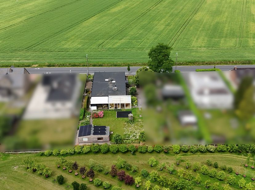 Ontdek deze goed gelegen bungalow op een perceel van 900 m² in een rustige en groene omgeving en toch op 5 minuten van het op- en afrittencomplex E17