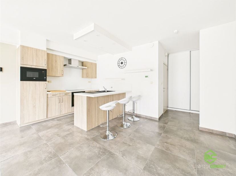 + Als u op onze eigen website (www.empresaconsult.be) naar deze woning doorklikt, vindt u alle info en een volledige 360° impressie! +<br />
In een zi