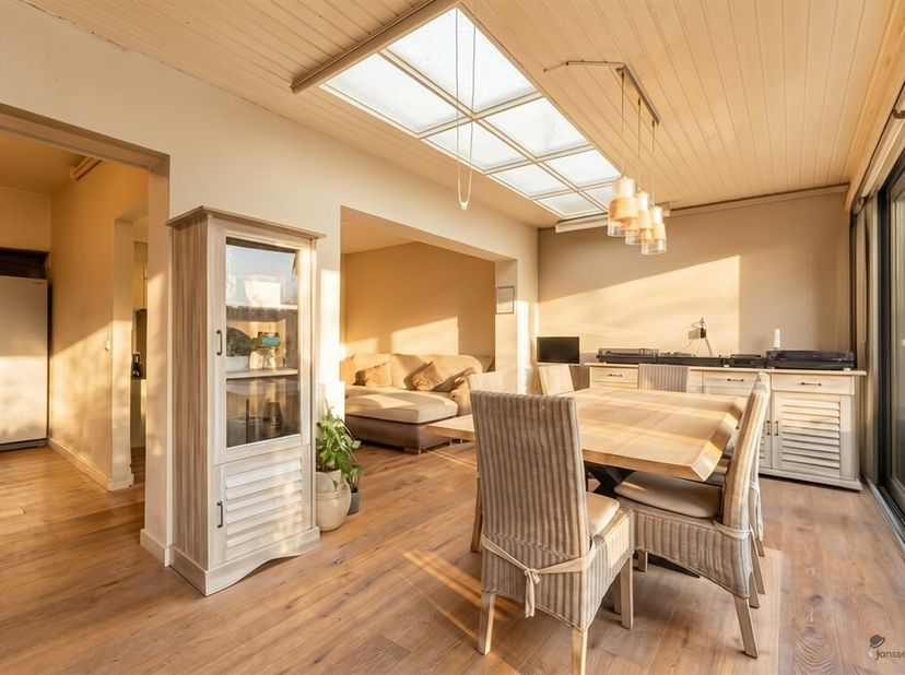 Vous êtes à la recherche d'une maison spacieuse avec beaucoup de potentiel dans un emplacement de choix au centre de Brasschaat ? Dans ce cas, cette p