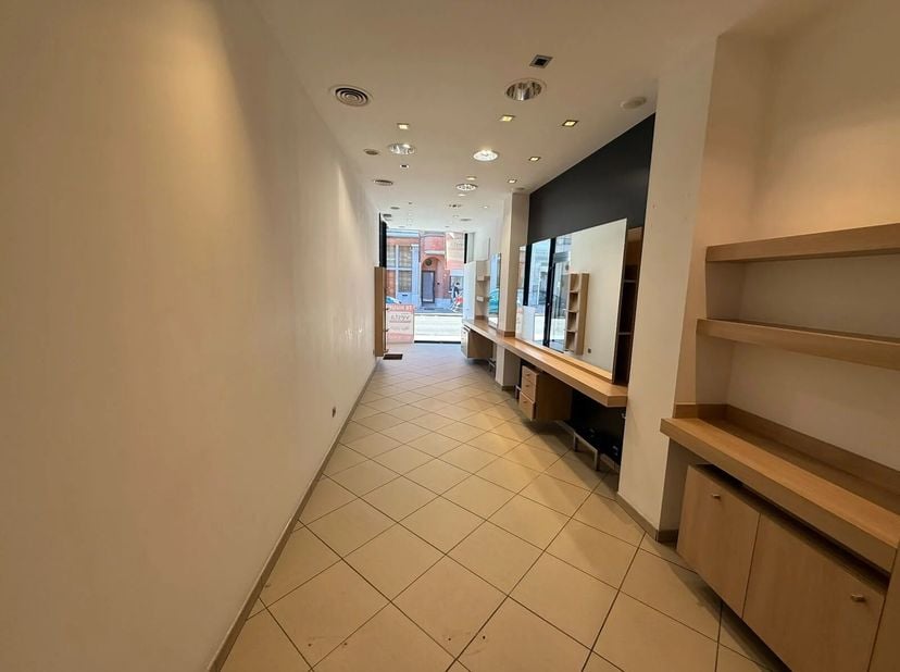 Bien professionnel à louer
                    à 3800 Sint-Truiden
