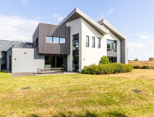                                         Immeuble de bureaux à louer à Bierges, € 8.500
