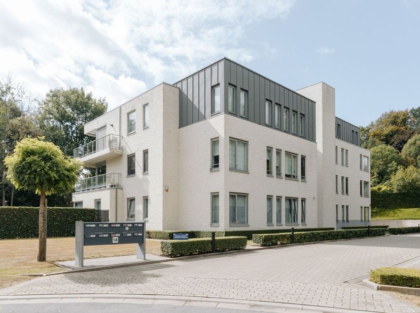 Bezoek mogelijk na aanmaak huurdersprofiel via: https://onid.mijnhuurprofiel.be/property/6fd15ede-2f91-4853-836c-d1c9e86c1192Gelegen in de begeerde Ja