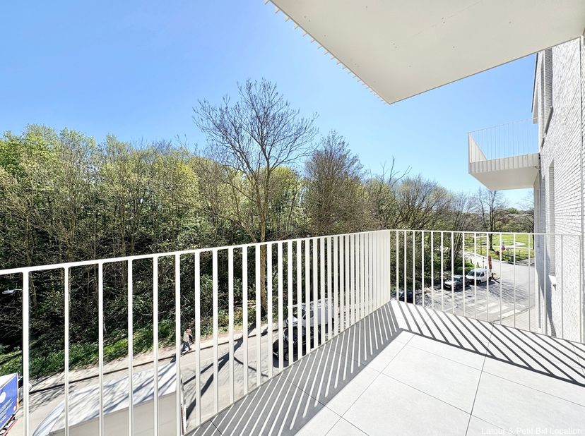 WOLUWE-SAINT-LAMBERT – Eerste bewoning – Ideaal gelegen op een steenworp van Woluwe Shopping (metro Roodebeek), lichtrijk nieuw appartement (1 slpk./1