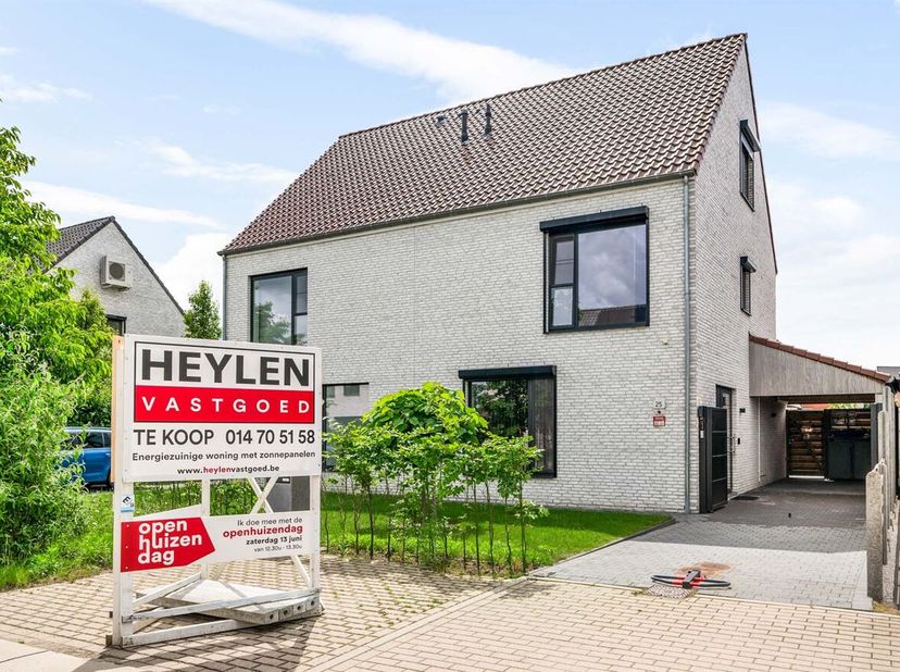 Energiezuinige woning met zonnepanelen<br />
In een rustige, doodlopende straat vlak bij het centrum van Morkhoven vinden we deze energiezuinige wonin