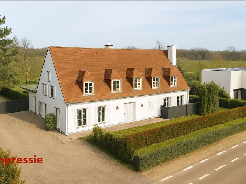 Gelegen op een uitzonderlijk perceel van ca. 3.299 m² met een indrukwekkende straatbreedte van +-41 meter, biedt deze volledig gerenoveerde villa een