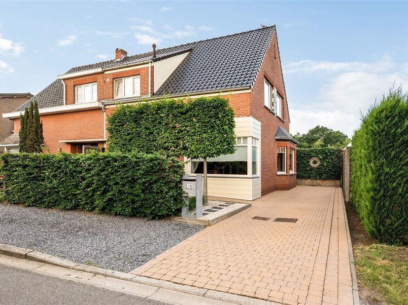 Openhuizendag op zaterdag 13 juni van 11u00-12u00.<br />
Charmante instapklare woning met zonnige tuin! <br />
Deze gezellige en gerenoveerde gezinswo