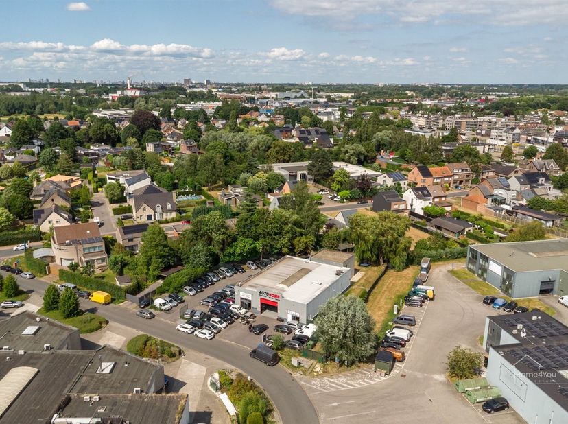 Te koop: veelzijdig nijverheidsgebouw met woning Helststraat 53, Aartselaar<br />
Werk en woon op één locatie ideaal voor ondernemers en investeerder