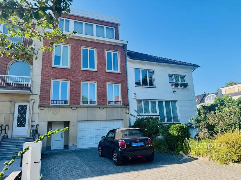 Présenté par Maia Zinchenko: maia.zinchenko@victoire.be<br />
Victoire Junot vous propose dans le quartier du Fort Jaco, ce bel appartement d'une supe