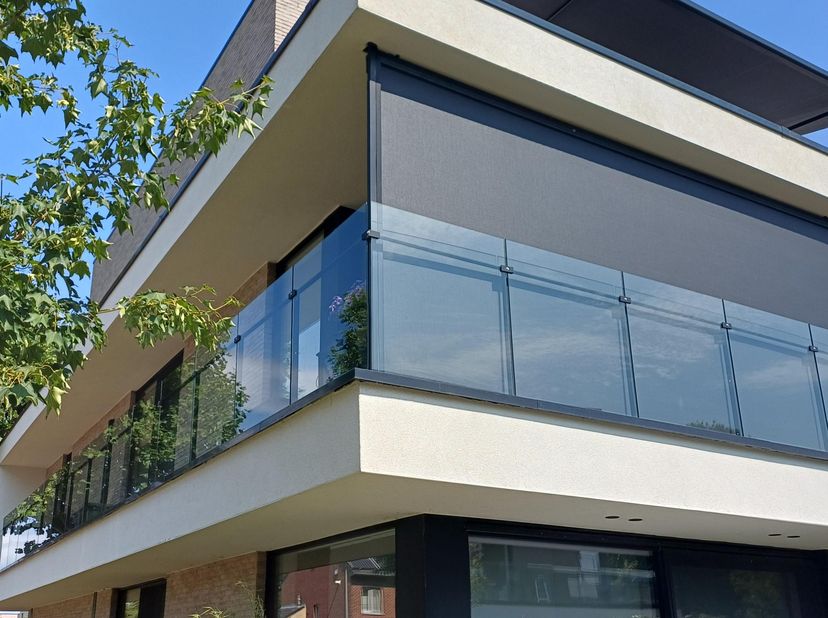 Zoek je een recent, goed onderhouden en energiezuinig appartement in Lanaken, dan is dit zeker iets voor jou.<br />
Het appartement is gelegen op de e