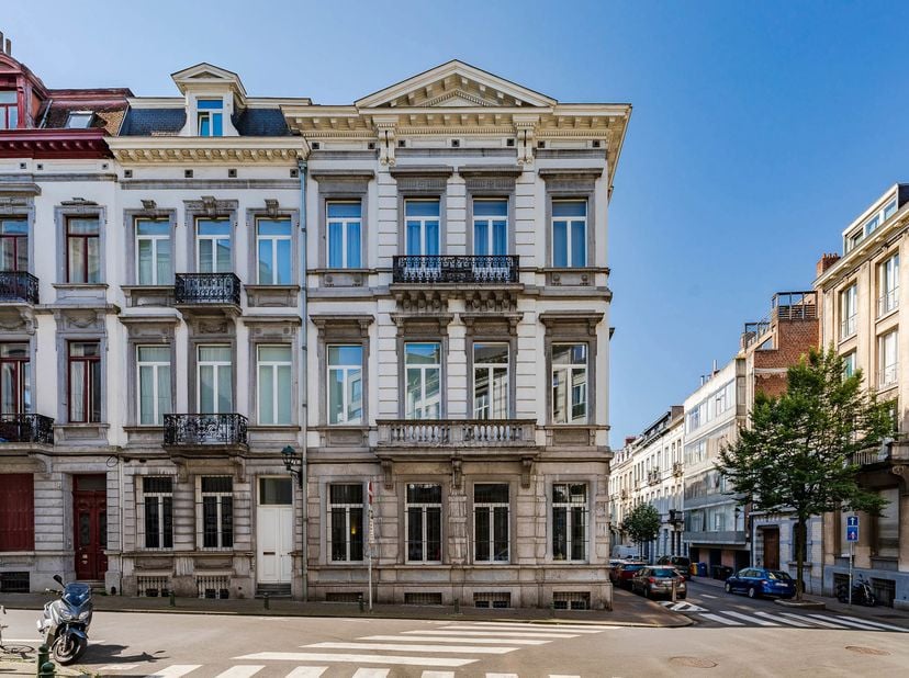 Appartement te koop in ,
                    1050 Elsene