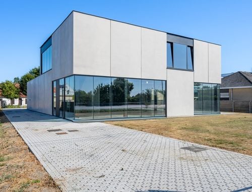                                         Bien commercial à louer à Gavere, € 4.500
