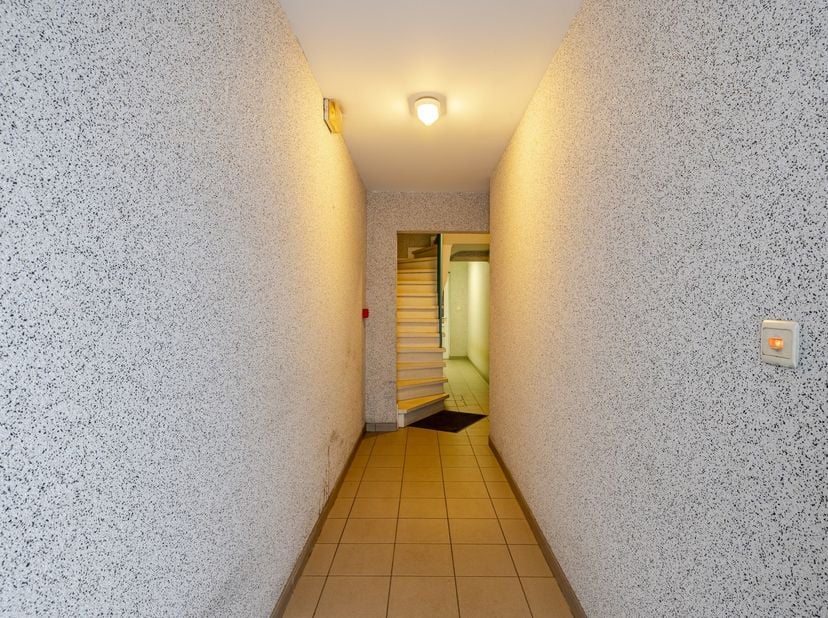 Volledig verhuurd opbrengsteigendom bestaande uit drie appartementen. Dit gebouw vormt een interessante investering dankzij de stabiele huuropbrengst,