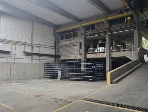                                         Entrepôt à louer à Laeken, € 8.000
