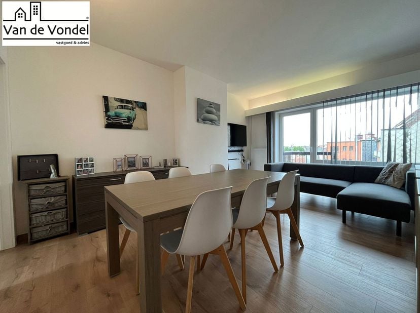 Bent u op zoek naar een 100% instapklaar appartement in het centrum van Roeselare, met een sterk investeringspotentieel of als ideale eigen woonst? <b