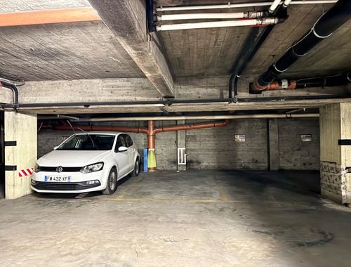                                        Garage te koop in Elsene, € 27.500
