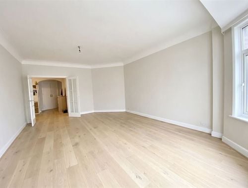                                         Appartement te huur in Elsene, € 1.250
