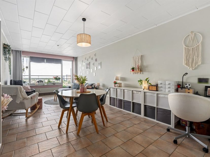 Instapklaar 2-slaapkamerappartement met panoramisch uitzicht over Antwerpen<br />
Ontdek dit instapklare appartement van 88 m², rustig gelegen in een