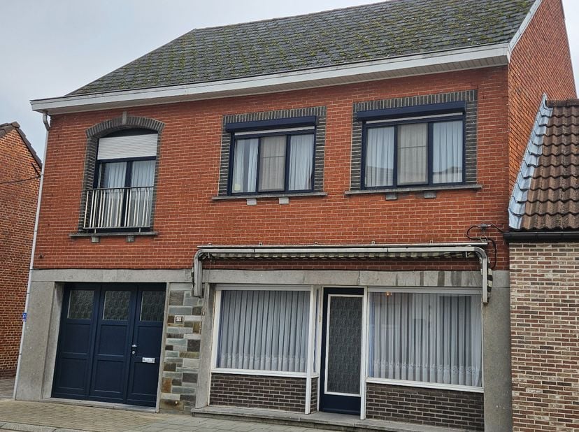 Huis te koop in Jan Baptist Courtmansstraat 11,
                    9290 Berlare