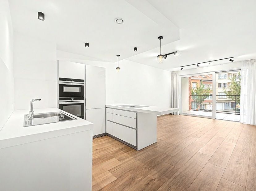 Découvrez ce magnifique appartement d’environ 84 m², situé au premier étage d’une résidence de standing. Ce bien allie une architecture contemporaine