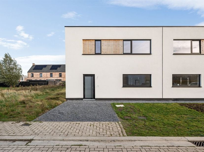 Journée portes ouvertes le samedi 14 mars de 9h30 à 10h30<br />
Maison casco avec 3 chambres à coucher dans un quartier calme<br />
Rez-de-chaussée<br