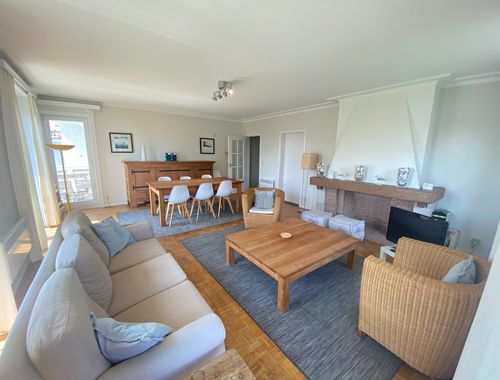                                         Appartement te huur in Duinbergen, € 1.950
