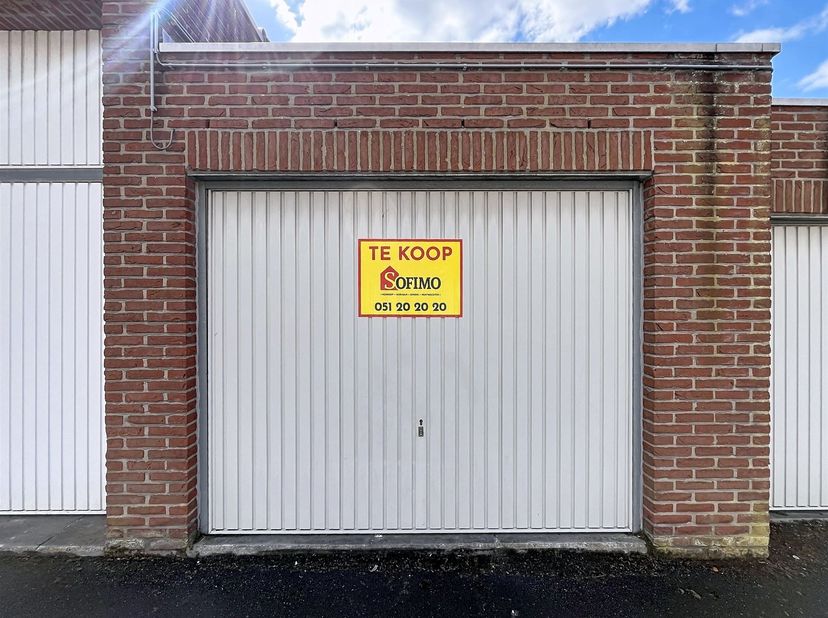 Garage te koop in Gaaipersstraat,
                    8800 Roeselare