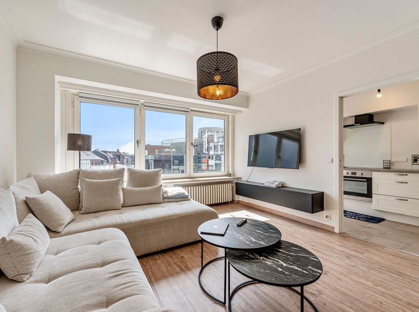 Instapklaar appartement in het centrum van Roeselare.<br />
Dit gerenoveerde appartement bevat zeer veel troeven. Met zijn gunstig EPC en conforme ele