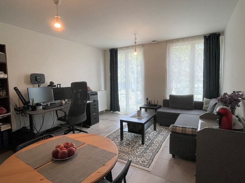Dit modern appartement maakt deel uit van residentie Parkhof en hierbij heeft men extra aandacht gespendeerd aan wooncomfort en kwaliteitsvolle materi