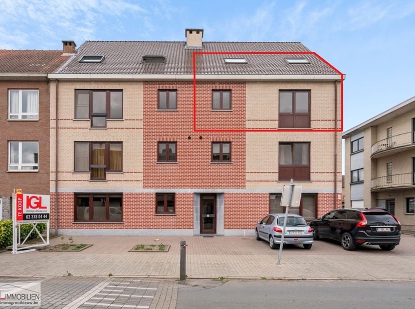 Immo Groot Leeuw vous présente ce luxueux appartement duplex situé à Zuun.<br />
<br />
L’appartement se trouve aux 2e et 3e étages d’un petit immeubl