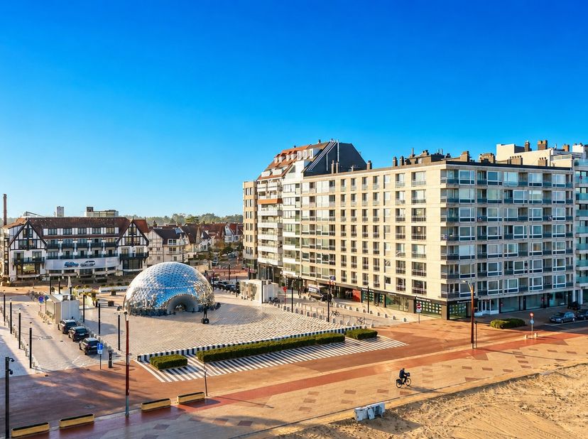 Garage spacieux sur la Place M'as-tu-vu au coeur du Zoute.&amp;nbsp;Accessible facilement et la situation est très centrale. Contactez-nous pour plus d'in