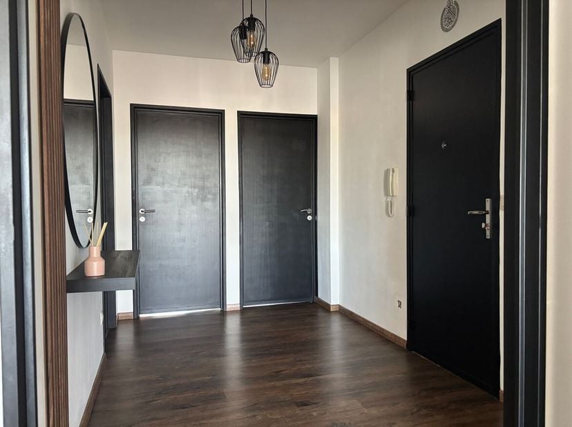 Appartement de 2 chambres magnifiquement rénové<br />
Appartement entièrement rénové situé dans le Ter Heydelaan à Deurne, dans un endroit pratique et