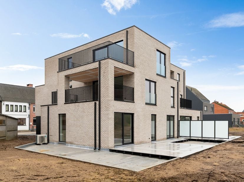 Instapklaar BEN-nieuwbouwappartement met terras, zonnepanelen en ondergrondse parking in Laakdal<br />
In een rustige, residentiële buurt pal in het c