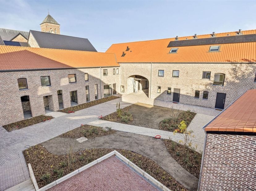 Le Hof Van Rijkel sera situé dans la Dionysius van Leeuwenstraat, sur le site du presbytère, de la salle paroissiale et de la ferme carrée.<br />
Il