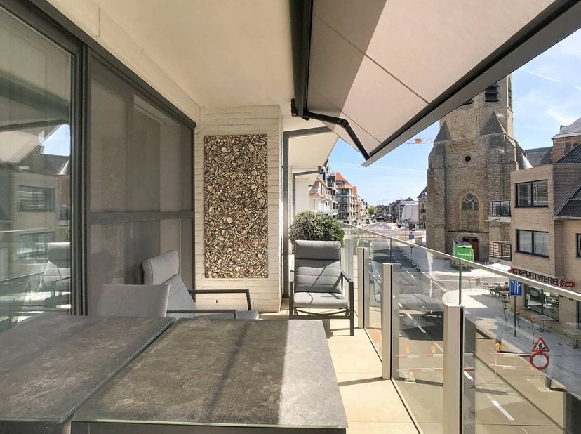 Bel appartement de 2 chambres à louer dans le centre de Middelkerke, Westendelaan 24, situé dans la jeune résidence « Green Park » (2020). Grâce à son