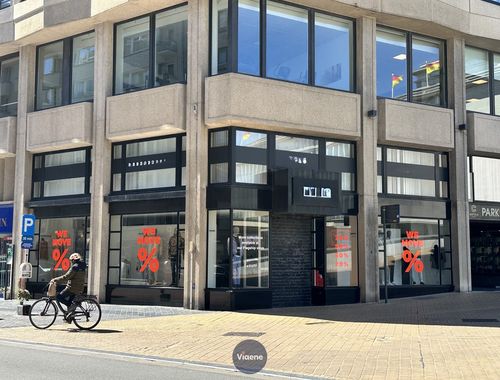                                         Handelsgelijkvloers te huur in Oostende, € 3.750
