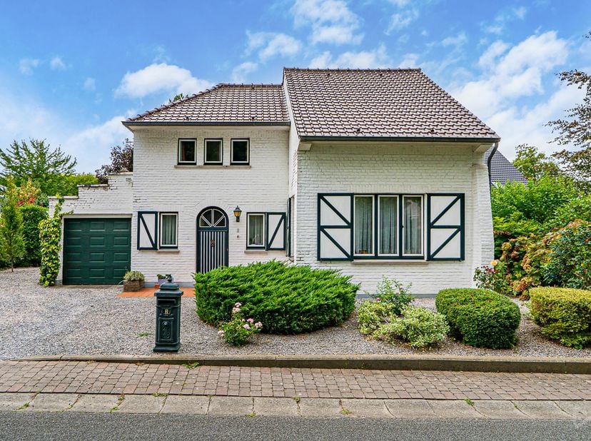 Huis te koop in Avenue Ysembart 2,
                    7503 Froyennes