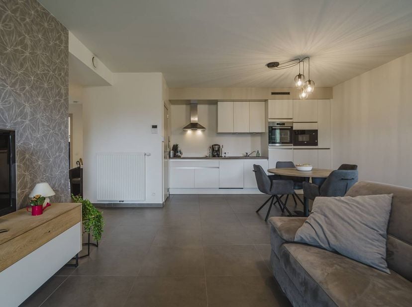 Dit gezellige appartement in Heule blinkt uit in comfort en beschikt als extra surplus over een mooie, privatieve tuin.<br />
<br />
Het appartement i