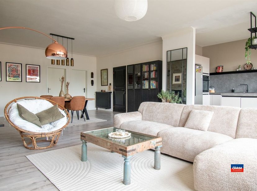 HOBOKEN | PRACHTIG, RUIM APPARTEMENT MET TWEE SLAAPKAMERS EN TERRAS | EPC C |<br />
Indeling als volgt: traphal - inkomhal - ruime woonkamer /eetruim