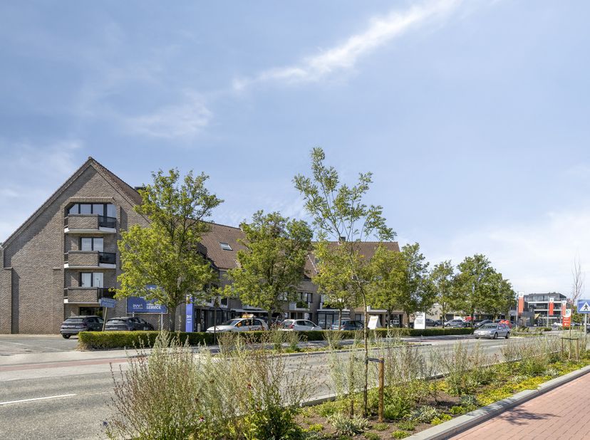 Gezellig en praktisch dakappartement van 60m², ideaal voor alleenstaanden, koppels of als investering.<br />
Gelegen in het hart van Aalter, met alle