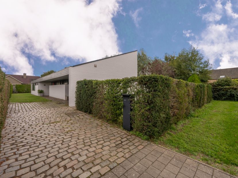 Huis te koop in Hogeweg 463,
                    8200 Sint-Andries