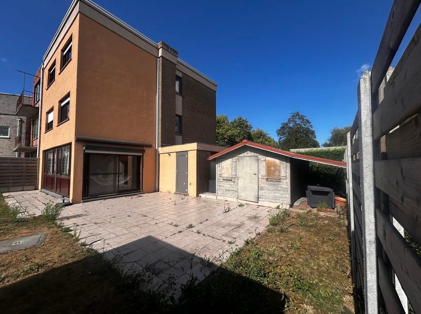 Ruime gezinswoning met 5 slaapkamers, 2 badkamers, garage en ruime tuin<br />
Bent u op zoek naar een ruime gezinswoning met heel wat mogelijkheden in