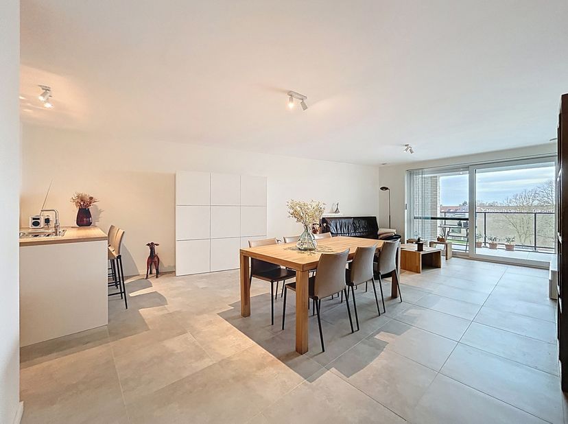 Energiezuinig appartement (bwj 2023) op de 2de verdieping van Residentie Patersvat bestaande uit een inkomhal met was/bergplaats, ruime leefruimte met