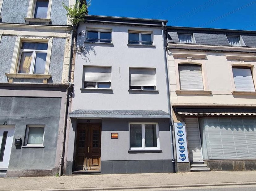 <br />
AVIS AUX INVESTISSEURS !!!! Le Groupe Arcade Aubange a le plaisir de vous proposer cet immeuble de rapport composé de 4 appartements dont un av