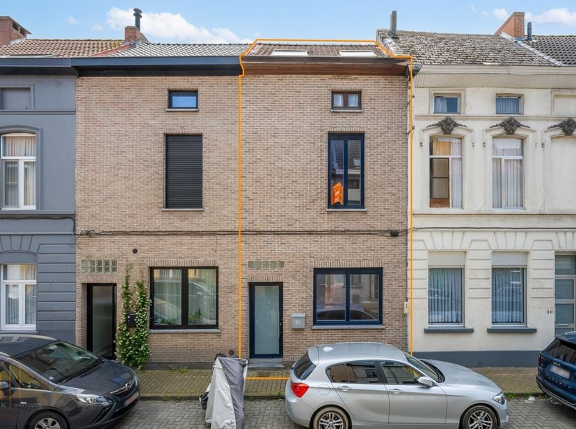 Bent u op zoek naar een woning die u volledig naar uw eigen smaak en stijl kunt afwerken? Dan is deze woning beslist een bezoek waard!<br />
<br />
De