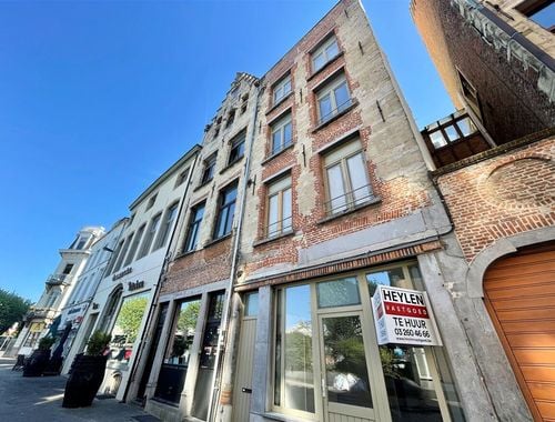                                         Handelsgelijkvloers te huur in Antwerpen, € 1.100
