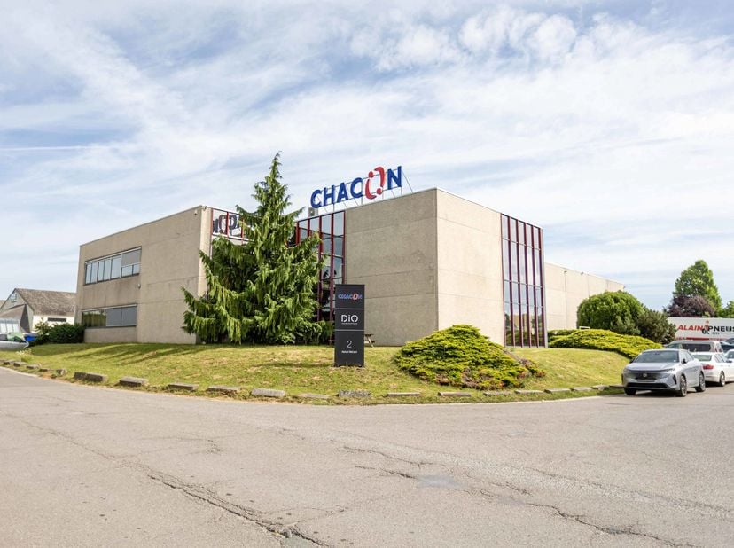 Wavre – Avenue Mercator 2 – Ensemble de bureaux avec showroom de ± 700 m²<br />
Idéalement situé à Wavre, à proximité immédiate du centre-ville, des g