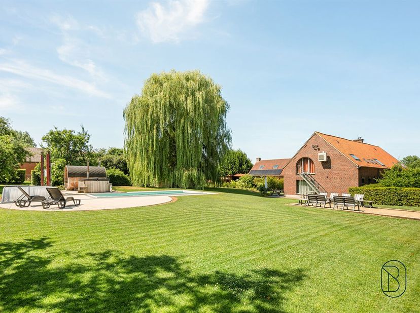 Vergunde vakantiewoning (16 personen), met feestzaal, en wellness + prachtig zwembad. <br />
Een unieke kans op een toplocatie. <br />
Welkom in deze