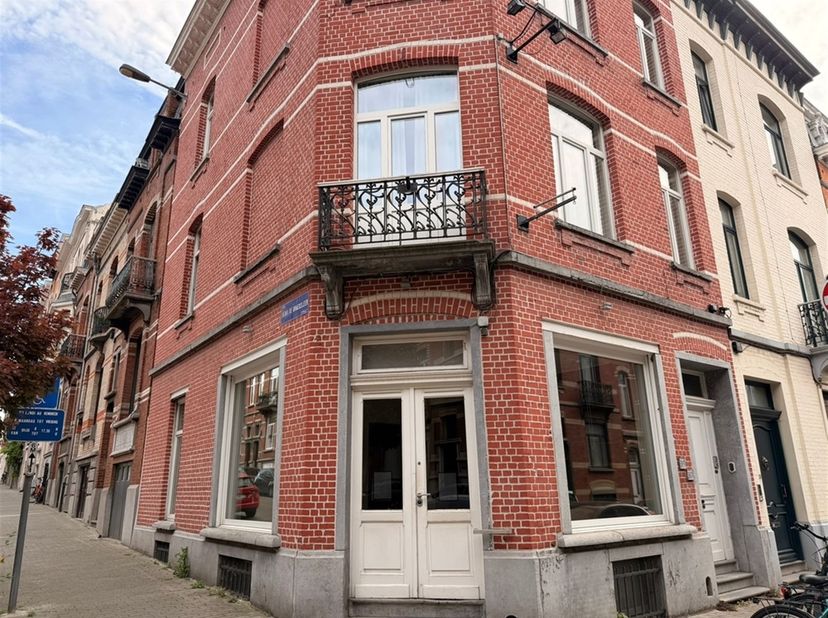 Bien professionnel à louer à Rue Charles Degroux 37,
                    1040 Etterbeek